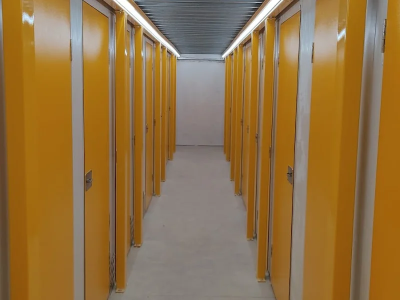 Trasteros y Almacenes Reyes Magos en Pl. de los Reyes Magos, 14, Parking. Planta Calle, Retiro, 28007 Madrid, España - Imagen 1