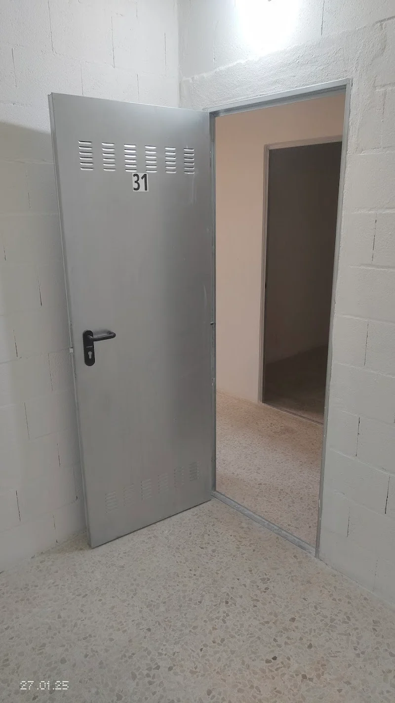 Trasteros XL, CB en Cl. Asta, 16, 11404 Jerez de la Frontera, Cádiz, España - Imagen 4