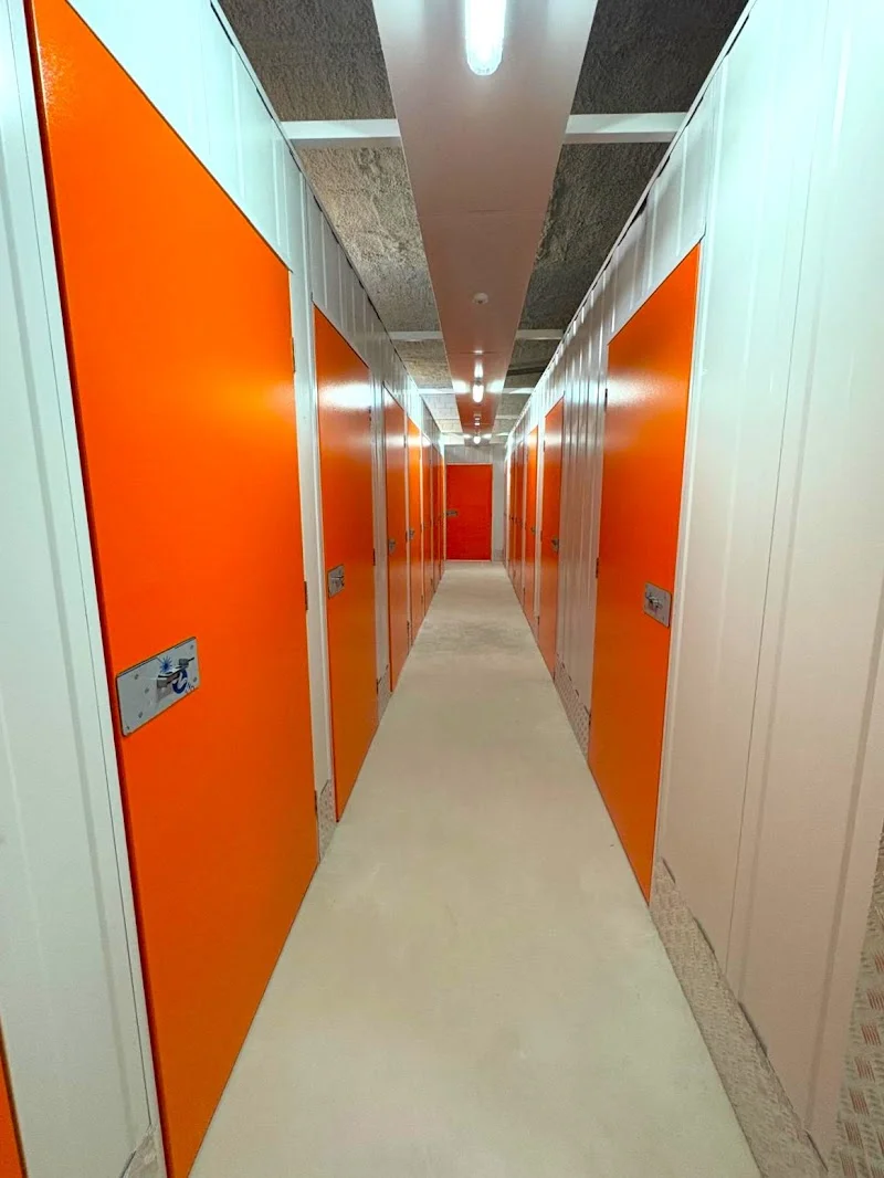 Trastero TRASTEROS ZONA ESTE en C. Hijuela de la Canaleja, local 4, 11406 Jerez de la Frontera, Cádiz, España - MejorTrastero