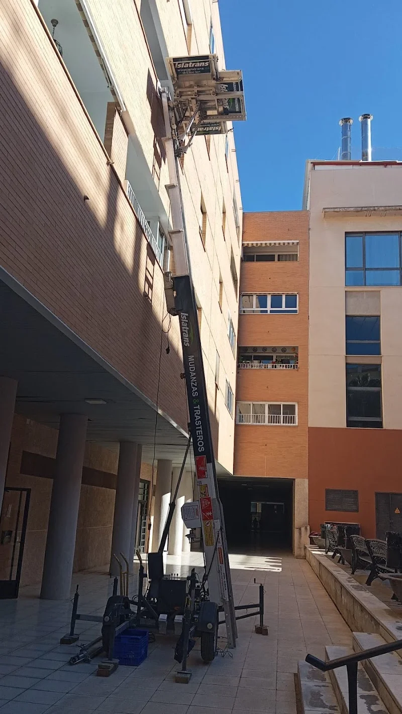 Islatrans, Alquiler trasteros, Mudanzas, Guardamuebles en Cádiz en C. la Línea de la Concepción, 18, 11011 Cádiz, España - Imagen 5