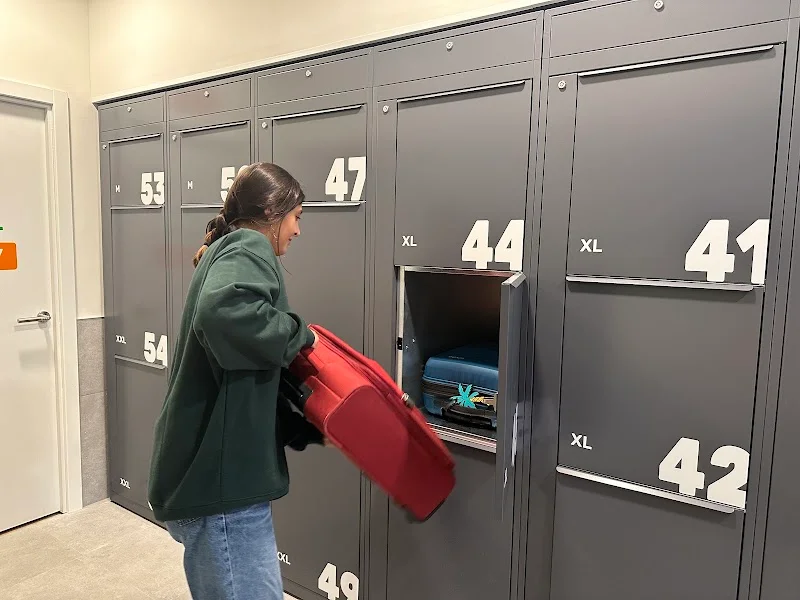 Locker in the City Madrid - Consigna 24h en La Latina | Rastro en C. de la Sierpe, 5, Centro, 28005 Madrid, España - Imagen 3