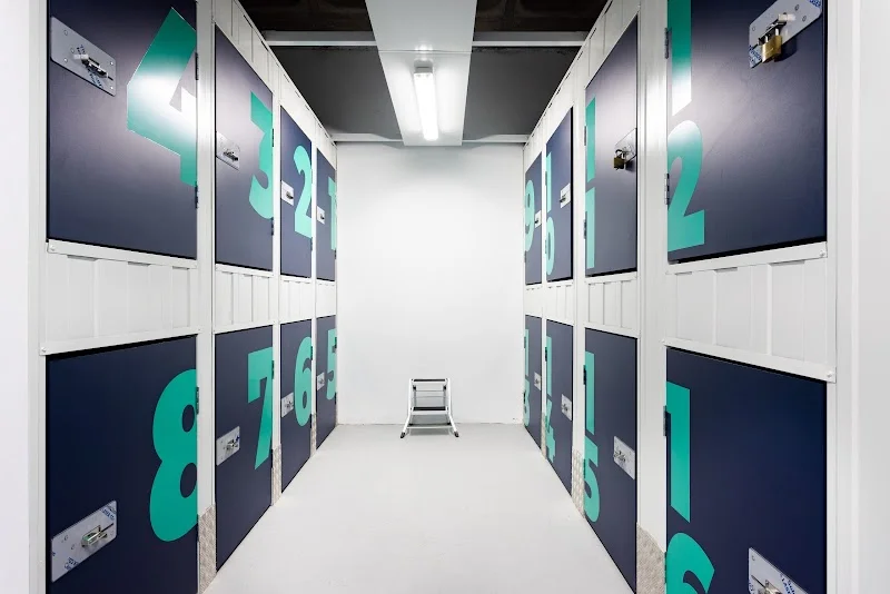 Masquetrasteros en C. Jose Zarate Y Penichet, 3, 38001 Santa Cruz de Tenerife, España - Imagen 1