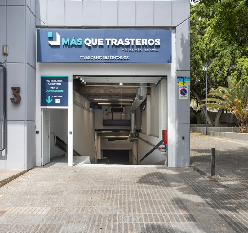 Masquetrasteros en C. Jose Zarate Y Penichet, 3, 38001 Santa Cruz de Tenerife, España - Imagen 2