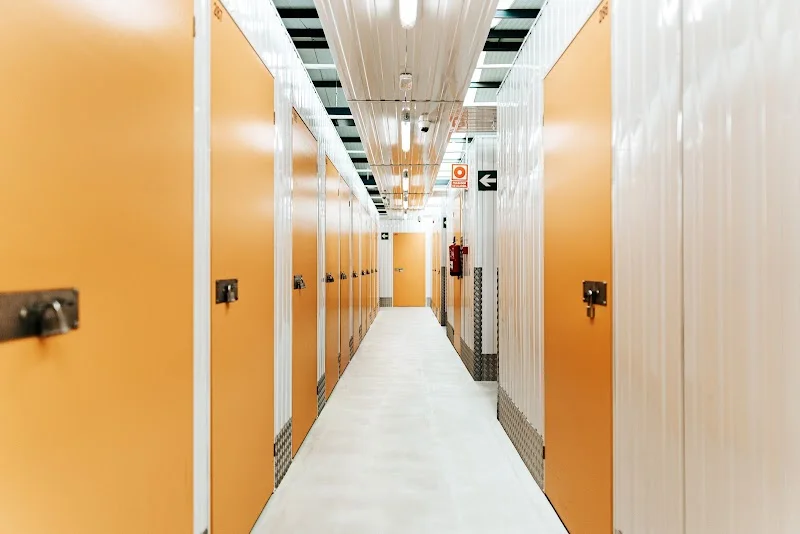 Qubi Servicios Logisticos, S.L. en Polígono Industrial Costa Sur, C. Fernando Beautell, 21, 38009 Santa Cruz de Tenerife, España - Imagen 2