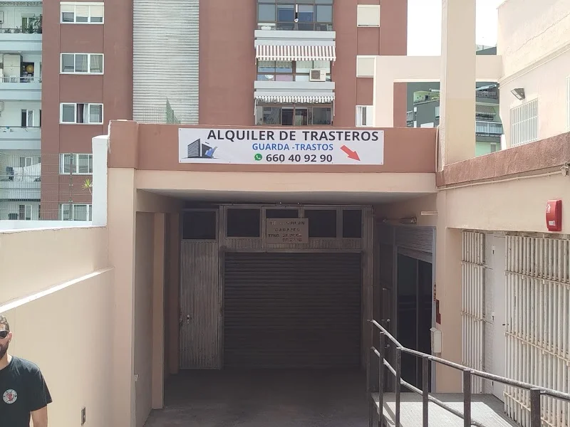 GUARDA TRASTOS en Av. Reyes Católicos, 31, 38005 Santa Cruz de Tenerife, España - Imagen 3