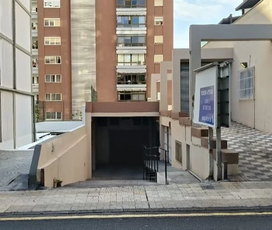 GUARDA TRASTOS en Av. Reyes Católicos, 31, 38005 Santa Cruz de Tenerife, España - Imagen 4
