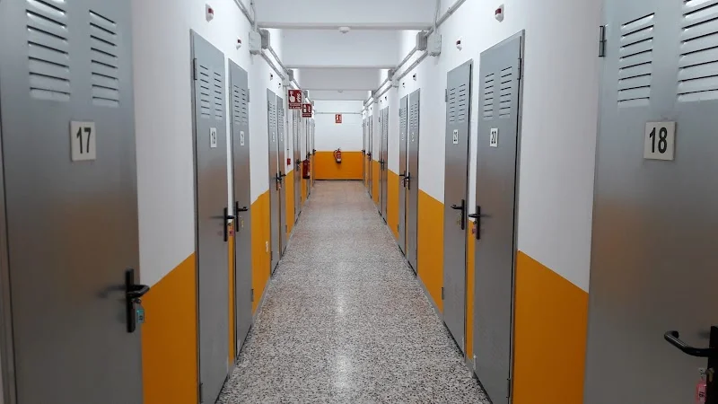 AKIKB CB en C. San Francisco Javier, 22, 38001 Santa Cruz de Tenerife, España - Imagen 1