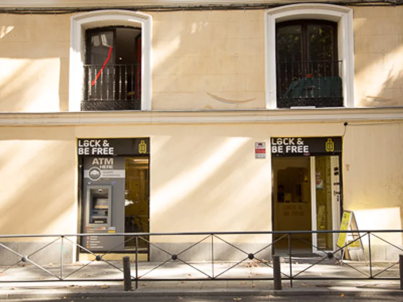 Consignas 24H La Latina- Lock and Be Free en C. de Toledo, 41, Centro, 28005 Madrid, España - Imagen 3