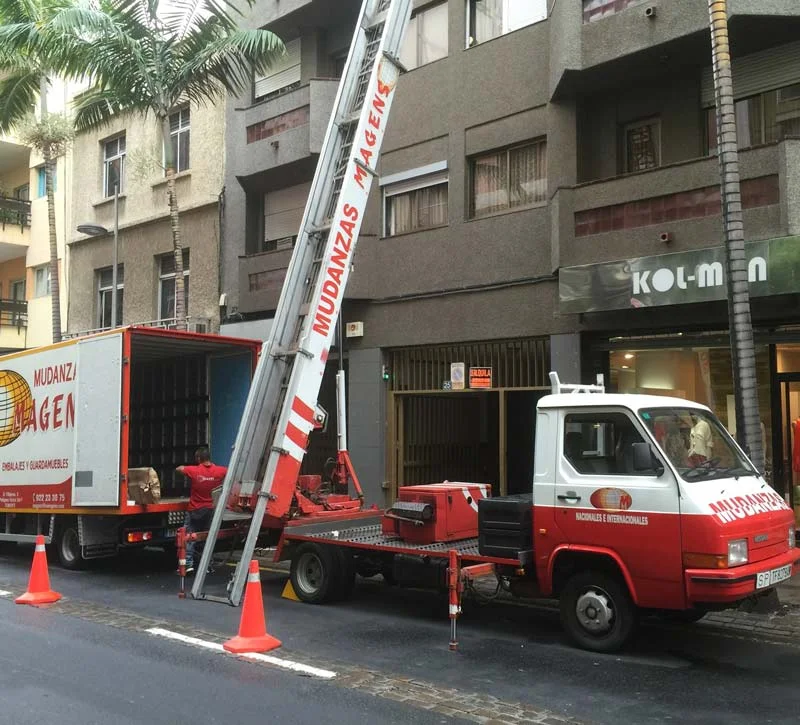 Magens en C. Islas Filipinas, 5 NAVE, 38009 Santa Cruz de Tenerife, España - Imagen 5