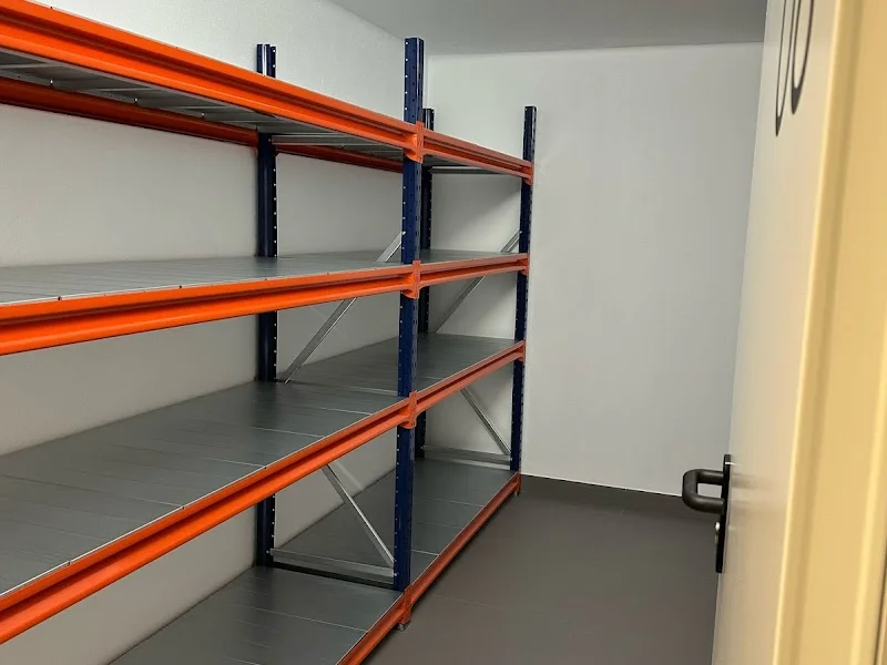 Retiro Store en C/ de la Estrella Polar, 26, Retiro, 28007 Madrid, España - Imagen 1