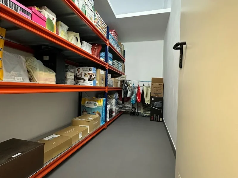 Retiro Store en C/ de la Estrella Polar, 26, Retiro, 28007 Madrid, España - Imagen 2