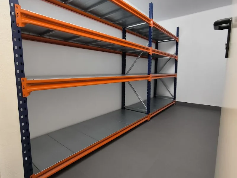 Retiro Store en C/ de la Estrella Polar, 26, Retiro, 28007 Madrid, España - Imagen 3