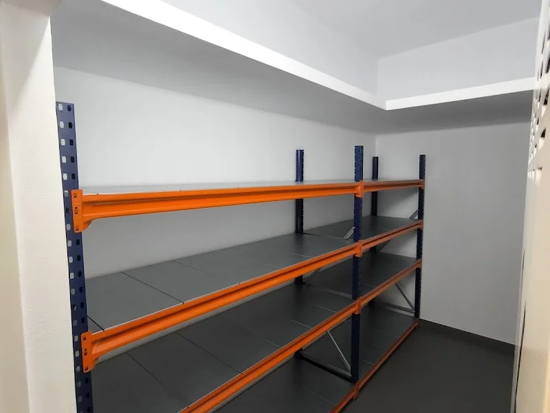 Retiro Store en C/ de la Estrella Polar, 26, Retiro, 28007 Madrid, España - Imagen 4