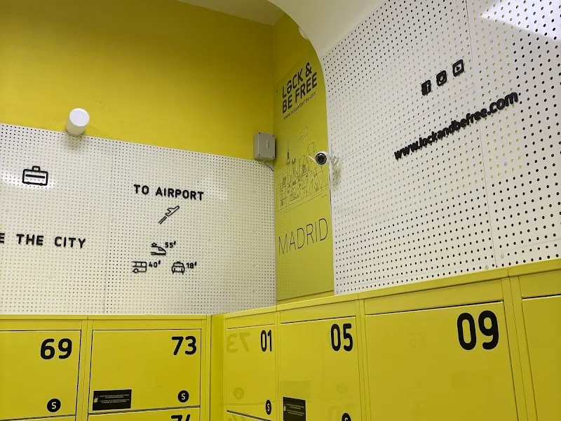 Consigna 24H Plaza España - Lock and Be Free en C. de la Flor Alta, 2, Centro, 28004 Madrid, España - Imagen 3