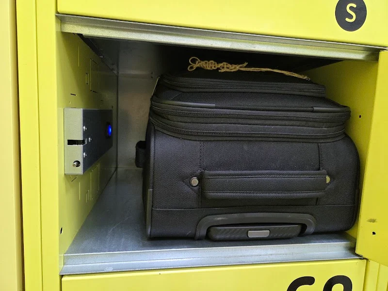 Consigna 24H Plaza España - Lock and Be Free en C. de la Flor Alta, 2, Centro, 28004 Madrid, España - Imagen 4