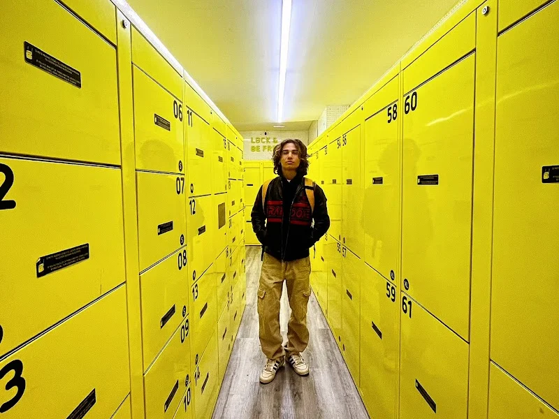 Consigna 24H Plaza Mayor - Lock and Be Free en Calle de la Bolsa, 7, Centro, 28012 Madrid, España - Imagen 1