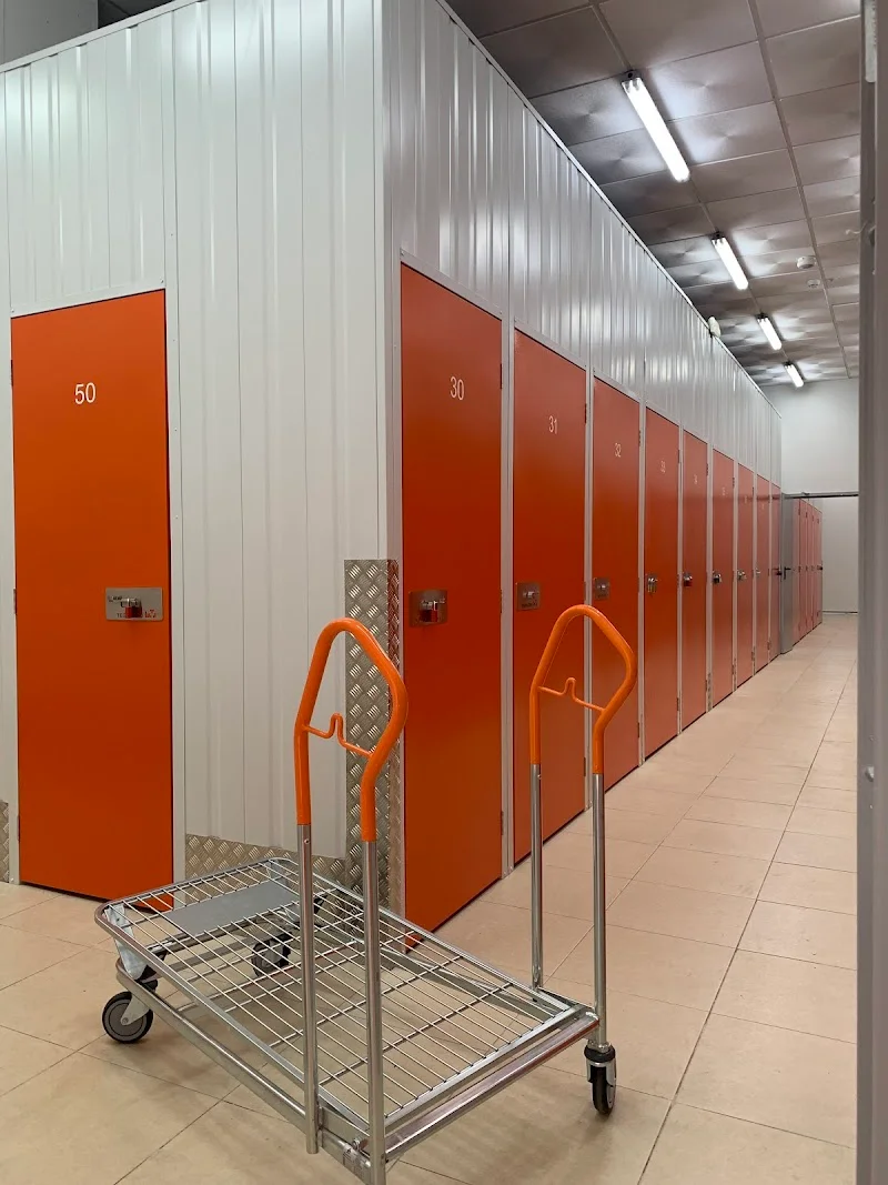 Trastero TEGUARDO Alquiler trasteros San Jorge en Calle del Dr. Simonena, 7, 31012 Pamplona, Navarra, España - MejorTrastero