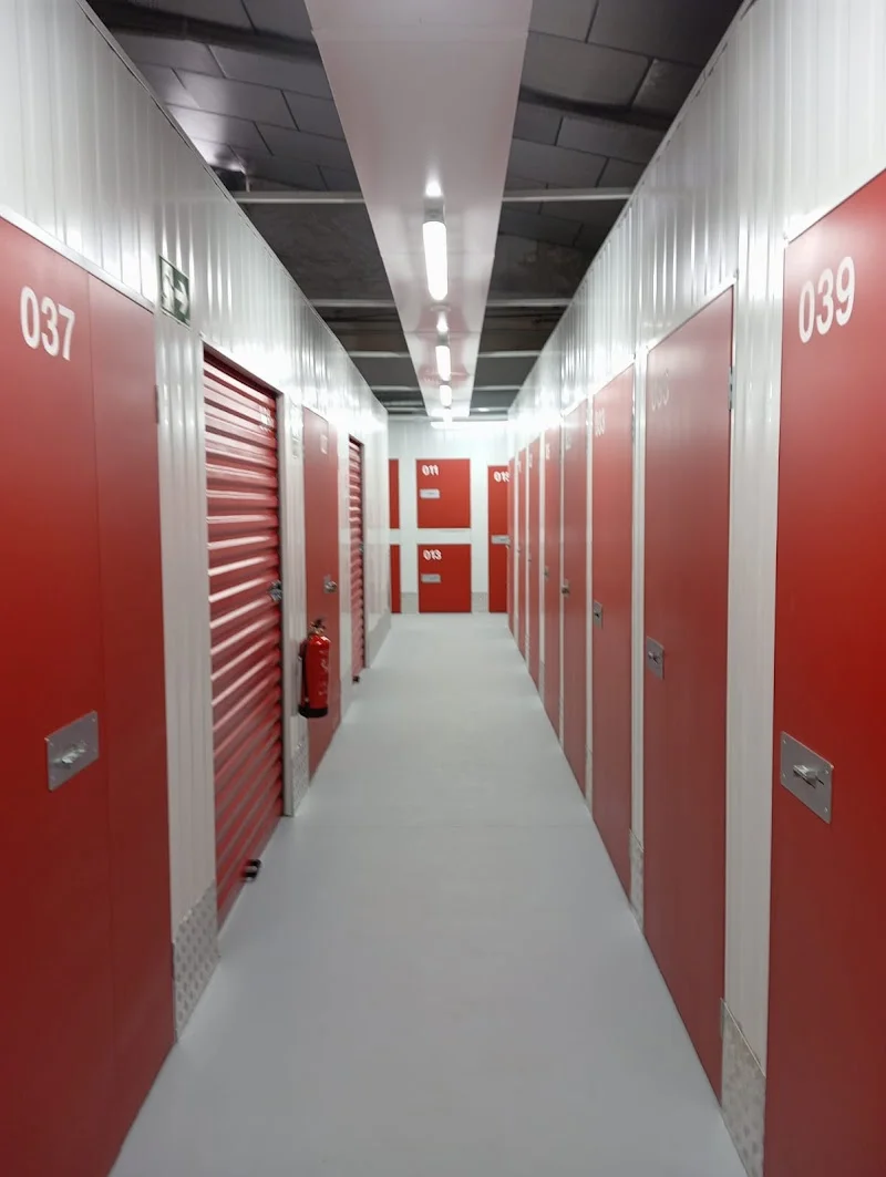 LOCK & STOCK Alquiler de trasteros en Calle a, 38, 31192 Mutilva Baja, Navarra, España - Imagen 3