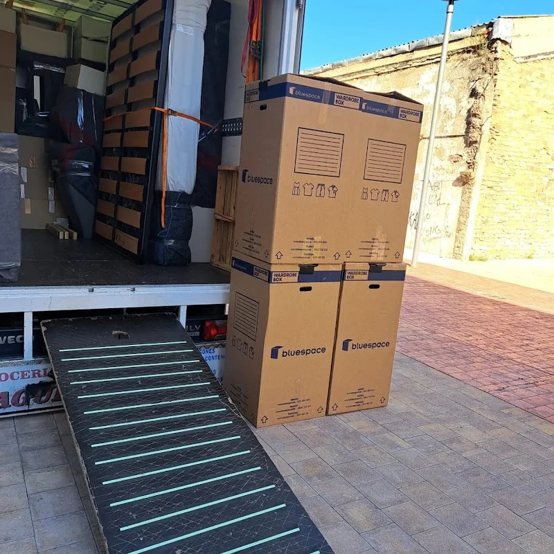 Mudanzas-Furgoexpress-Navarra en 31001 Pamplona, Navarra, España - Imagen 4