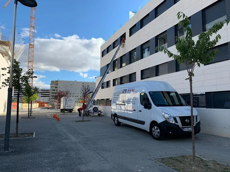 Mudanzas MM logística. en Pol. Ind. Berriainz, 183, 31195 Berrioplano, Navarra, España - Imagen 3