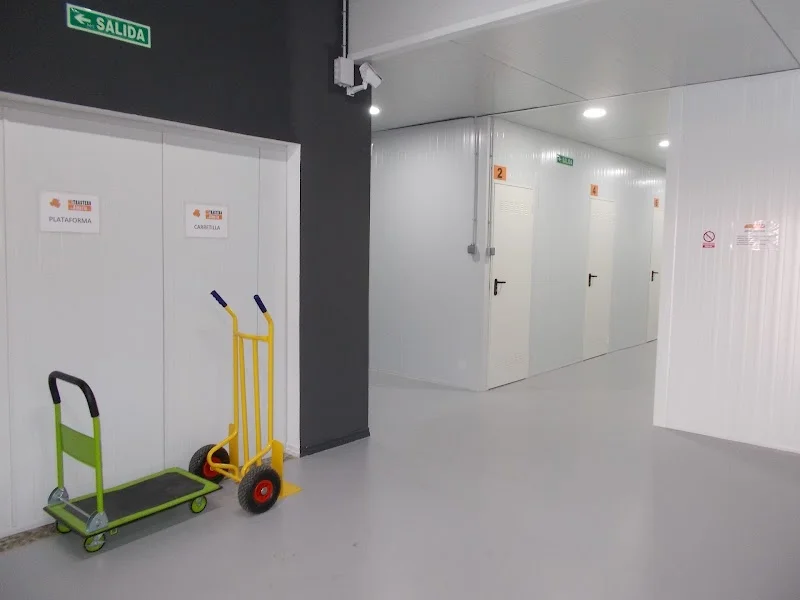 Trasteros Plus Sierra Alhamilla en Av. de Sierra Alhamilla, 216, 04007 Almería, España - Imagen 2