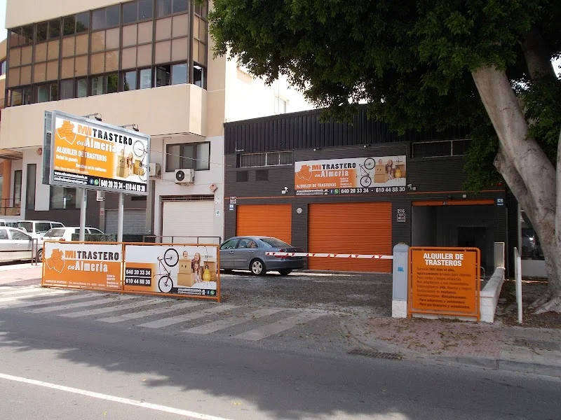 Trasteros Plus Sierra Alhamilla en Av. de Sierra Alhamilla, 216, 04007 Almería, España - Imagen 3