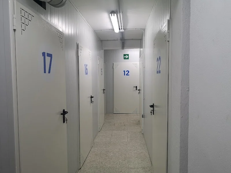 Los Picos Trasteros en Carrera de los Picos, 15, 04004 Almería, España - Imagen 1