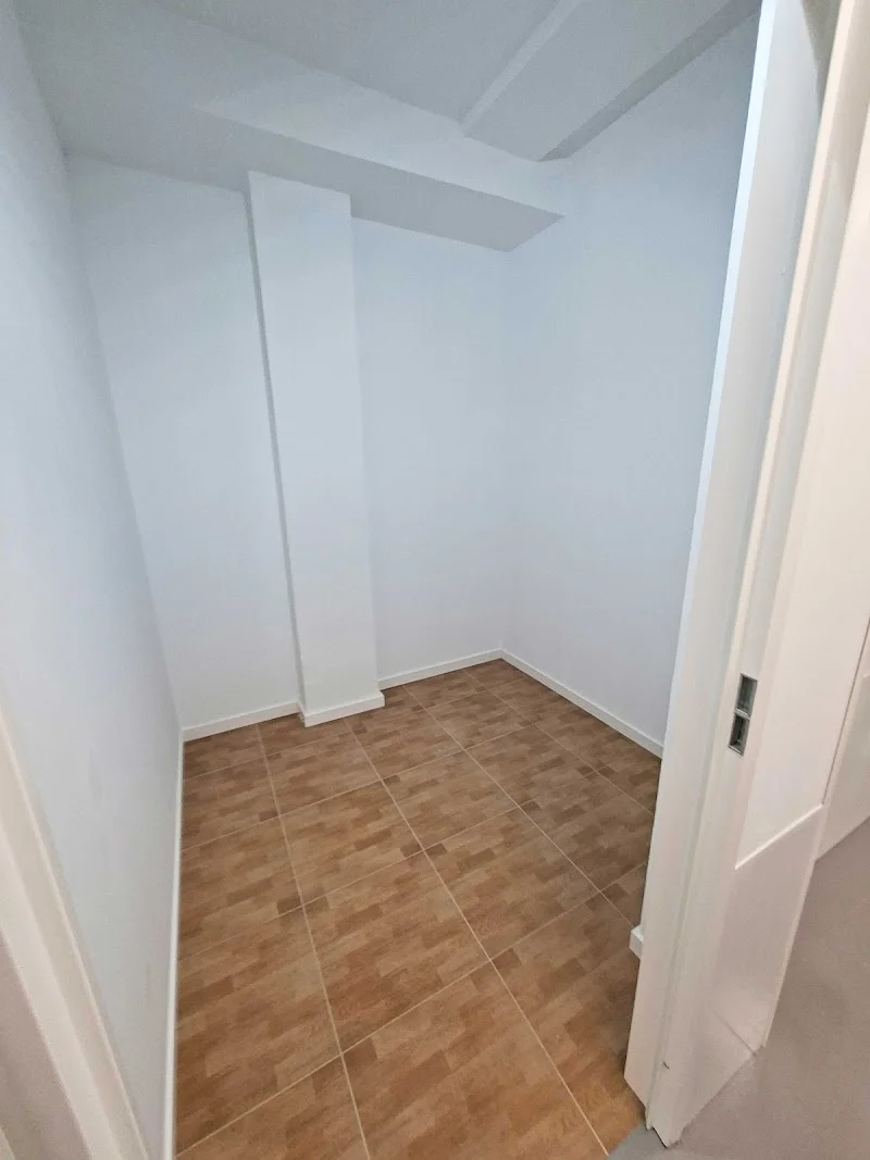 TRASTEROS VIPS ALMERIA en Pl. de Sta. Isabel, 11, 04009 Almería, España - Imagen 4