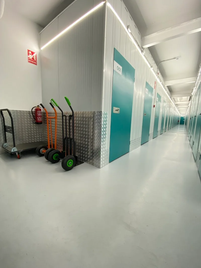 Trasteros La Vega en C. Fuente Victoria, 49, 04007 Almería, España - Imagen 2