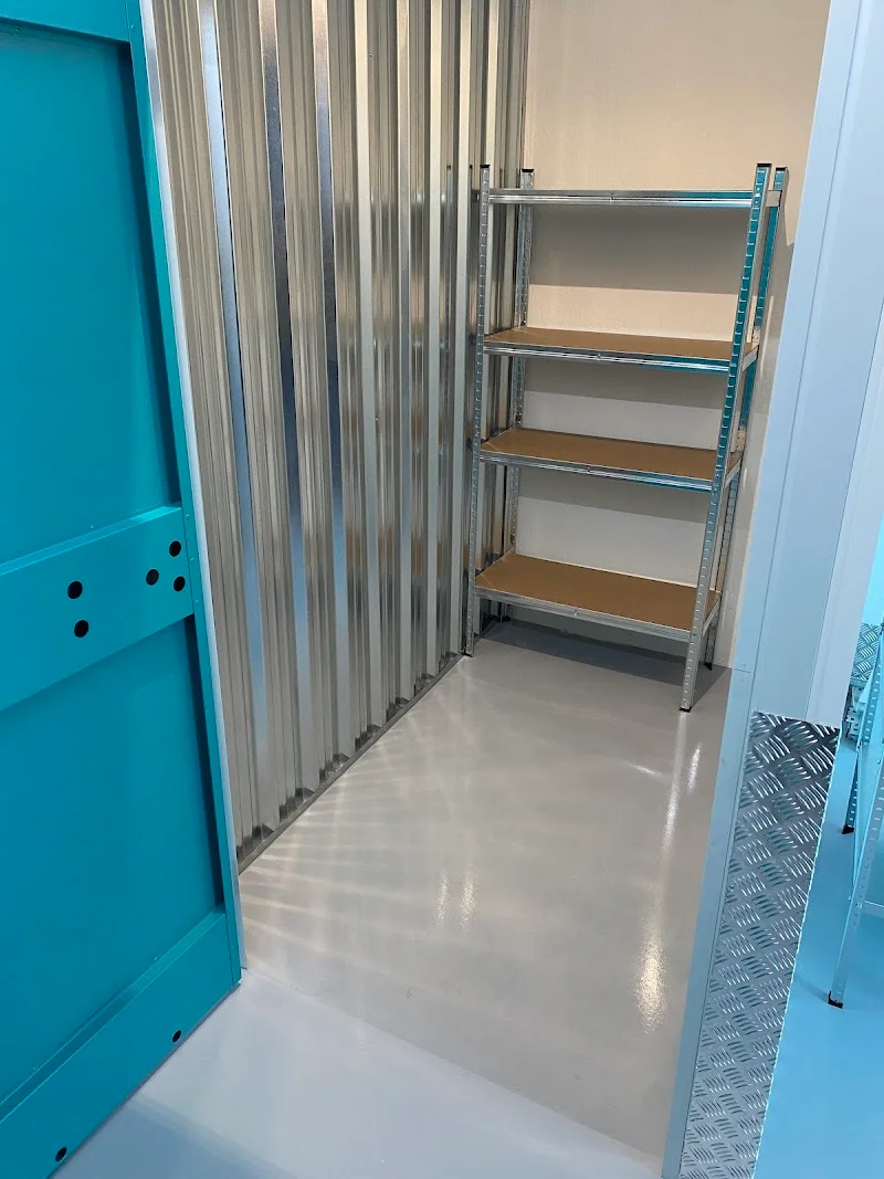 Trasteros La Vega en C. Fuente Victoria, 49, 04007 Almería, España - Imagen 3