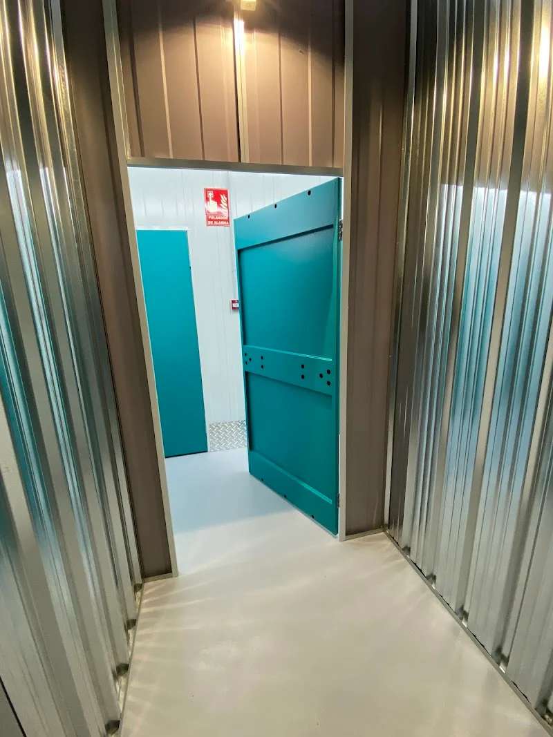 Trasteros La Vega en C. Fuente Victoria, 49, 04007 Almería, España - Imagen 4