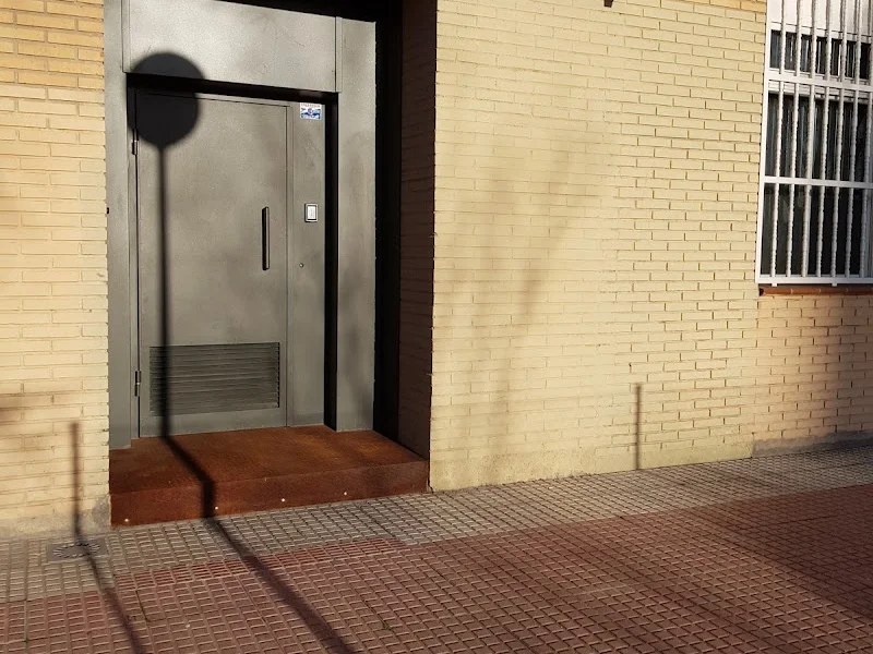 TRASTEROS CARACOL en Avenida de la Institución Libre de Enseñanza, CALLE HNOS. GARCÍA NOBLEJAS, 158, Posterior, Cdad. Lineal, 28037 Madrid, España - Imagen 2