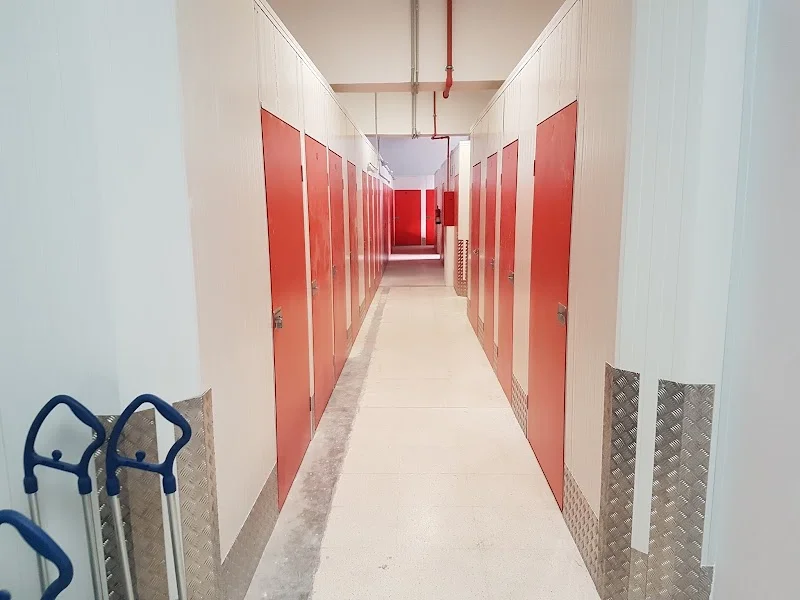 Trasteros LOWBOX en Argüelles Madrid en C. de Guzmán el Bueno, 37, Chamberí, 28015 Madrid, España - Imagen 1