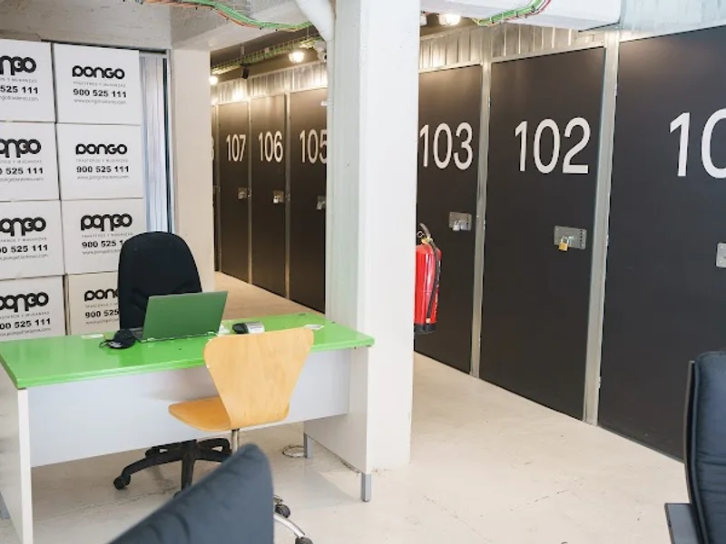 Pongo Trasteros Pueblo Nuevo en C. de Emilio Ferrari, 32, Cdad. Lineal, 28017 Madrid, España - Imagen 4