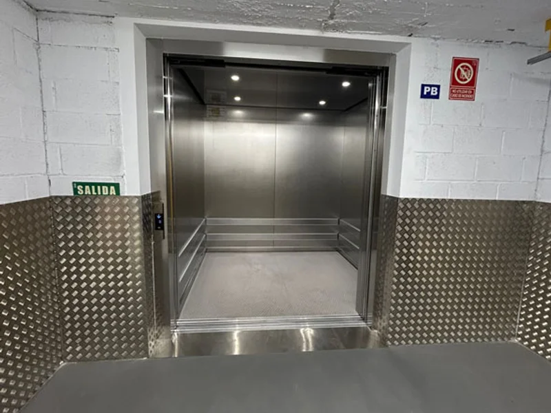 OhMyBox! Trasteros de alquiler: San Blas, Madrid. en C. de Emilio Muñoz, 31, San Blas-Canillejas, 28037 Madrid, España - Imagen 4