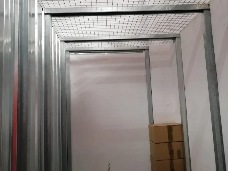 GLOBALBOX - Trasteros EMILIO MUÑOZ en C. de Emilio Muñoz, 53, San Blas-Canillejas, 28037 Madrid, España - Imagen 2