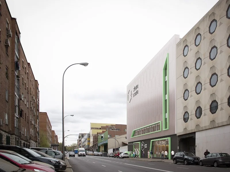 Storemore San Blas - Ciudad Lineal | Alquiler de Trasteros Inteligentes en C. de Emilio Muñoz, 21, San Blas-Canillejas, 28037 Madrid, España - Imagen 1