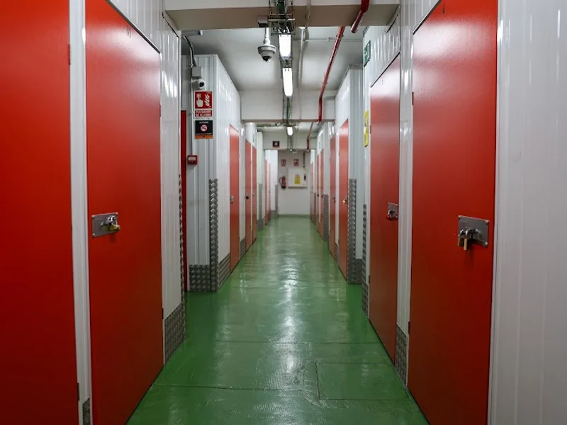 Trasteros LOWBOX - Alquiler de trasteros en Cuatro Caminos en Gra. de, C. de Adela Balboa, 3, Planta 1, Tetuán, 28039 Madrid, España - Imagen 2