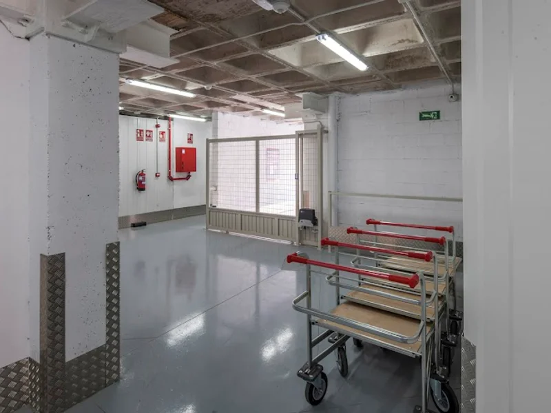 GLOBALBOX - Trasteros CARABANCHEL en C. Cerilleras, 10, Carabanchel, 28054 Madrid, España - Imagen 3