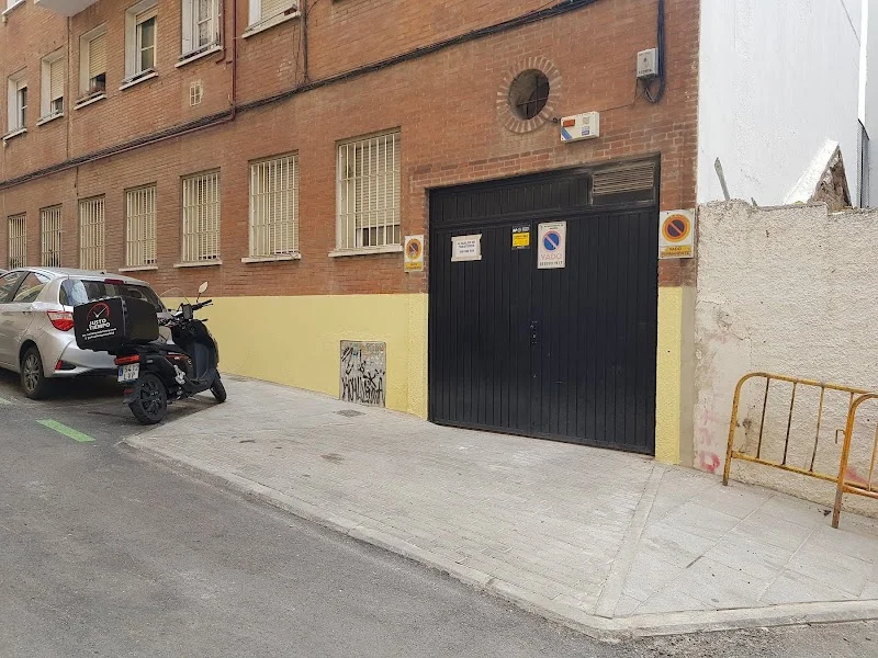 Trasteros Muy Grande en C. de Pedro Rogel, 5, Tetuán, 28039 Madrid, España - Imagen 2