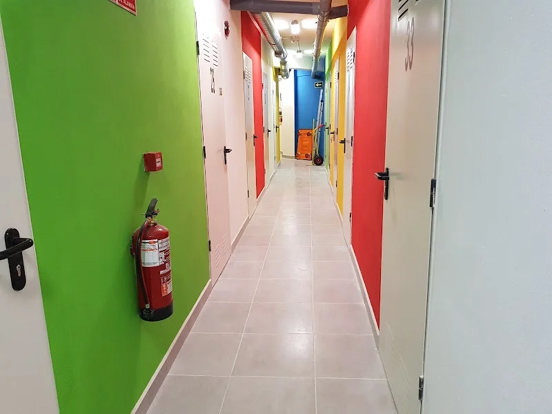 Trasteros Muy Grande en C. de Pedro Rogel, 5, Tetuán, 28039 Madrid, España - Imagen 3