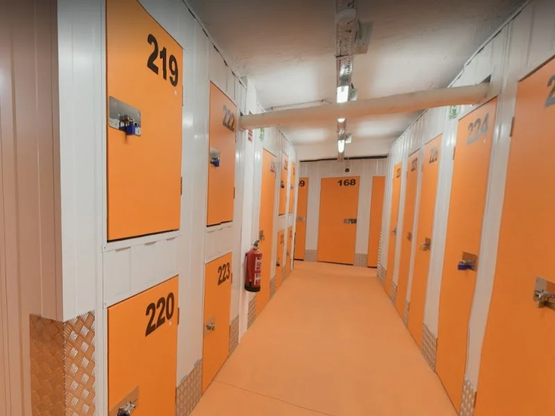 + Spacio Trasteros en C. de Bolivia, 8 Calle Bolivia 16, C. de Aguilón, 7, Chamartín, 28016 Madrid, España - Imagen 2