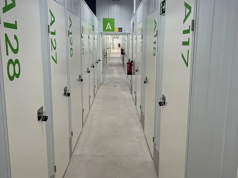 RedTras - Trasteros Artajona en C. de Artajona, 28, Moncloa - Aravaca, 28039 Madrid, España - Imagen 2