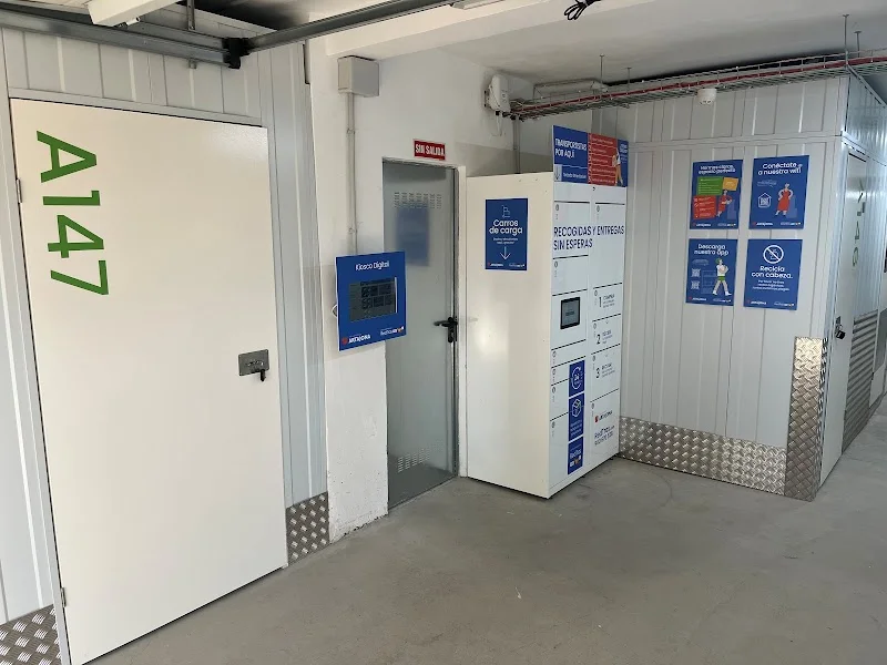 RedTras - Trasteros Artajona en C. de Artajona, 28, Moncloa - Aravaca, 28039 Madrid, España - Imagen 3