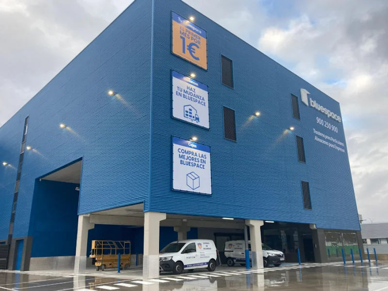 Trastero Bluespace Tres Aguas en C. Colombia, 3, 28922 Alcorcón, Madrid, España - MejorTrastero