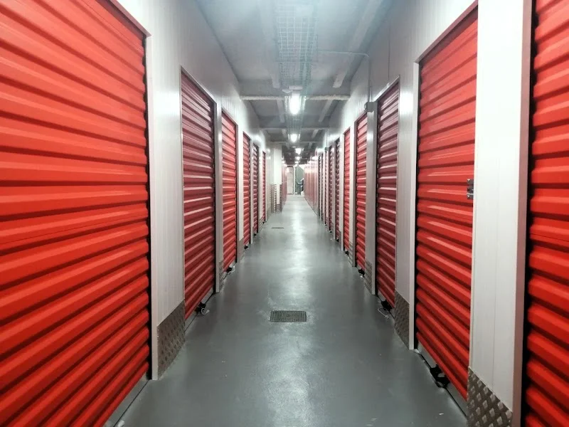 RedTras - Trasteros 7x24 en C. Manuel Marchamalo, 8, Tetuán, 28029 Madrid, España - Imagen 2