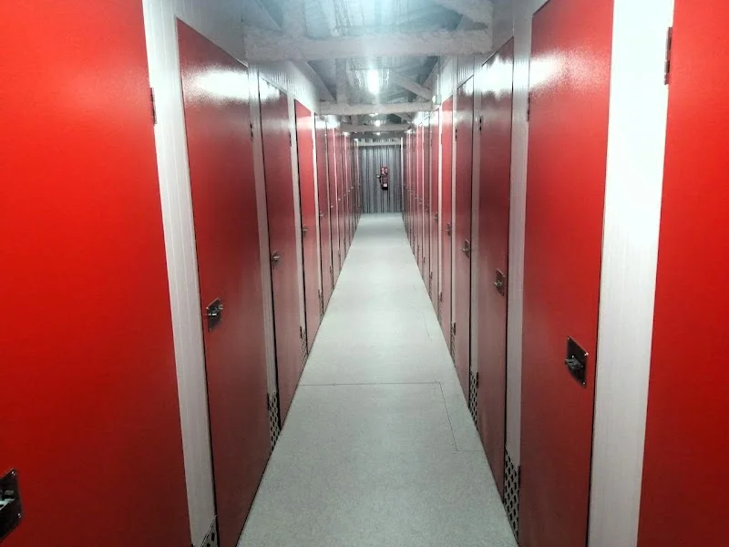 RedTras - Trasteros 7x24 en C. Manuel Marchamalo, 8, Tetuán, 28029 Madrid, España - Imagen 3