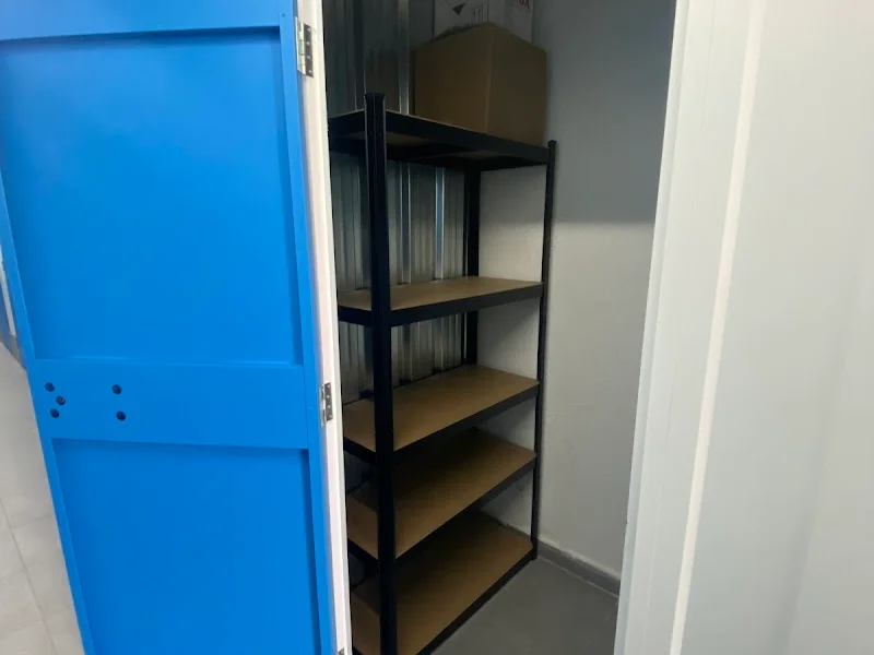 TRASTEROS BLUE BOXES, S.L. CANILLAS HORTALEZA C/TRIBALDOS, 2 en C. de Tribaldos, 2, Hortaleza, 28043 Madrid, España - Imagen 2