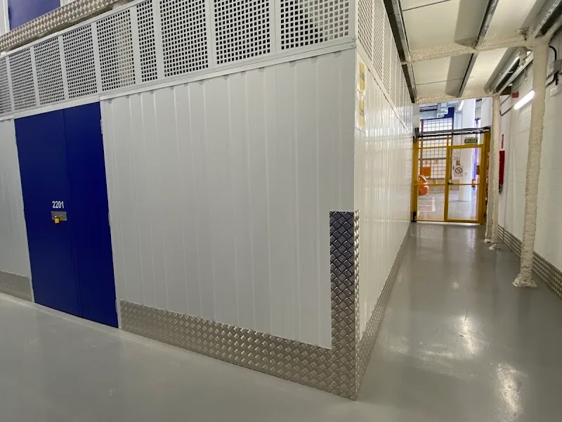 OhMyBox! Trasteros de alquiler: Hospital Ramon y Cajal, Madrid. en C. de Manuel Tovar, 23, Fuencarral-El Pardo, 28034 Madrid, España - Imagen 2