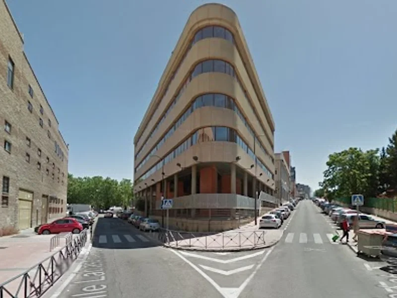 HOMEBOX Madrid Ramon y Cajal en 30 Francisco Sancha Street, Fuencarral-El Pardo, 28034 Madrid, España - Imagen 3